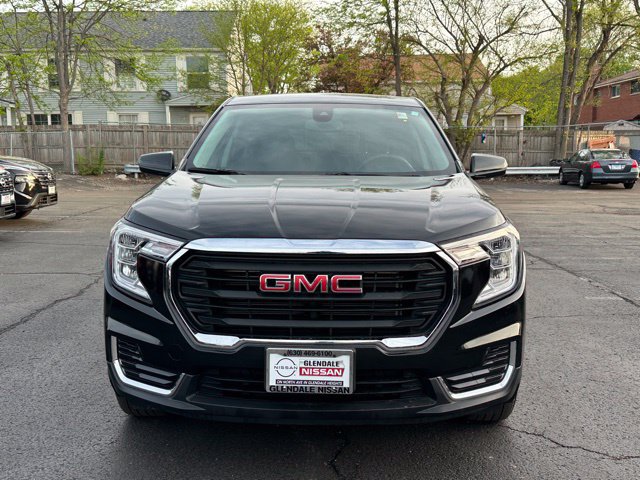 Used 2024 GMC Terrain SLE AWD/4WD image 2