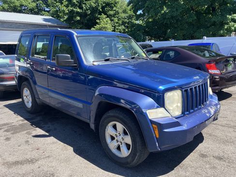 Used 2009 Jeep Liberty Sport AWD/4WD image 2