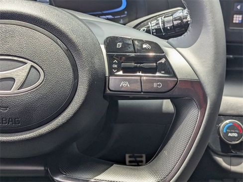 Used 2025 Hyundai Elantra Sport image 16