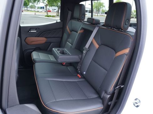 New 2026 GMC Canyon AT4 w/ AT4 Premium Package AWD/4WD image 10