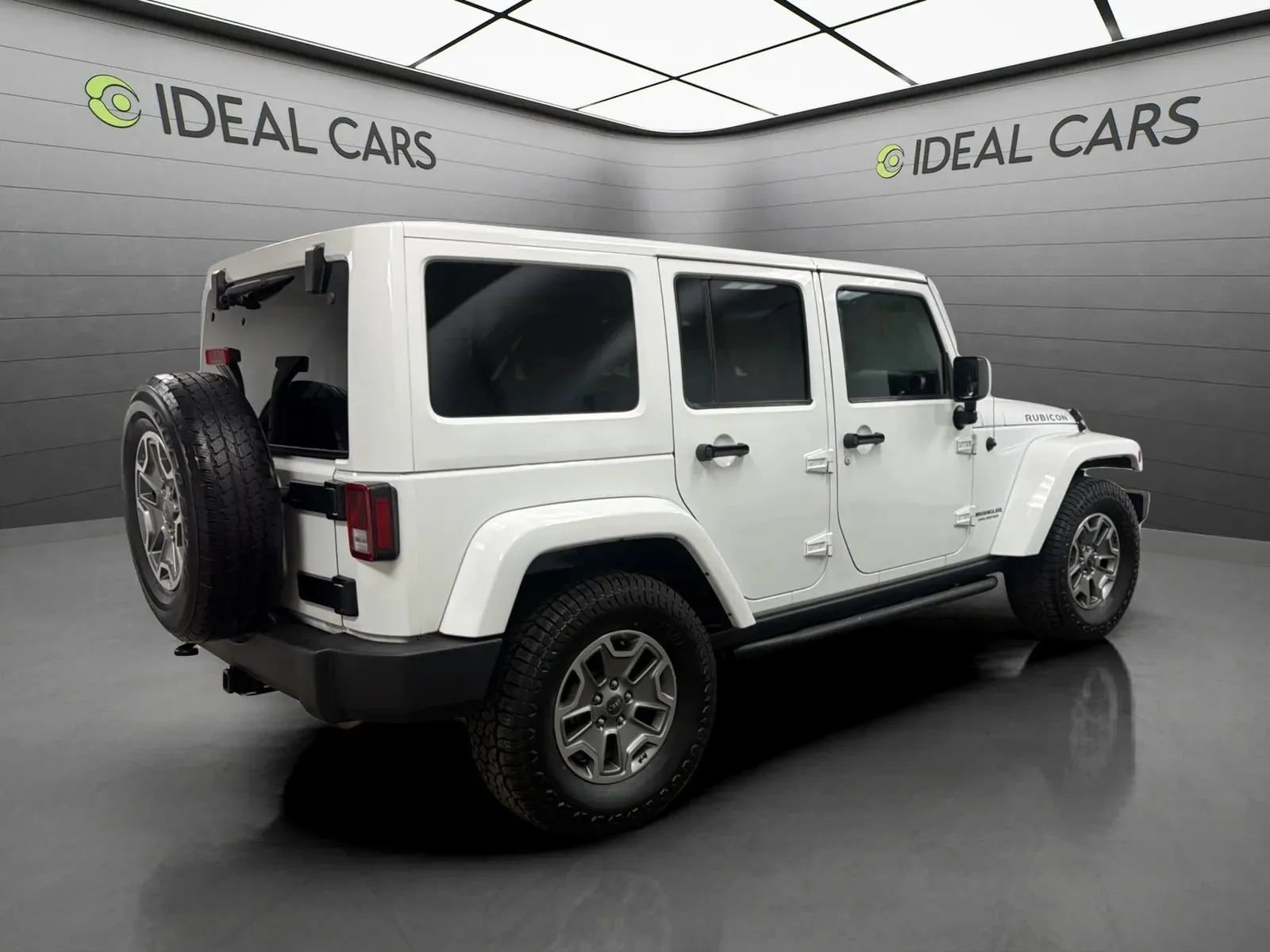 Used 2015 Jeep Wrangler Unlimited Rubicon w/ Connectivity Group AWD/4WD image 5