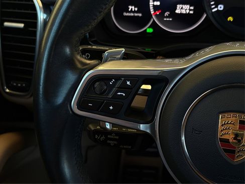 Used 2022 Porsche Cayenne image 27