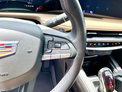 Used 2025 Cadillac XT4 Premium Luxury FWD image 32