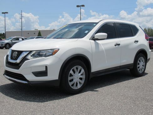 Used 2020 Nissan Rogue S FWD image 3
