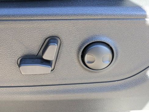New 2026 RAM 1500 4x4 Crew Cab image 17