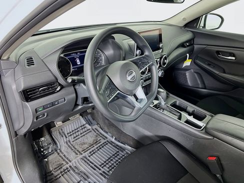 Used 2025 Nissan Sentra SV FWD image 9