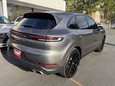 Used 2024 Porsche Cayenne w/ Technology Package AWD/4WD image 9
