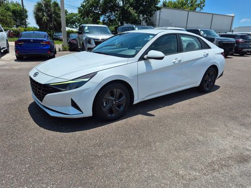Used 2022 Hyundai Elantra SEL FWD image 1