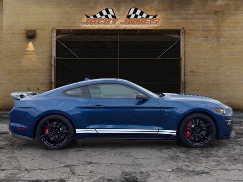 Used 2022 Ford Mustang Shelby GT500 w/ Technology Package RWD image 12