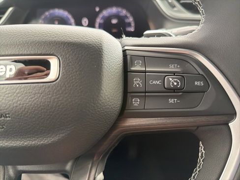 New 2025 Jeep Grand Cherokee Limited image 17