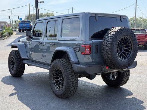 Used 2025 Jeep Wrangler Unlimited Sahara AWD/4WD image 6