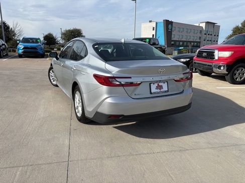 Used 2025 Toyota Camry LE image 4