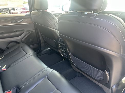 New 2025 Jeep Grand Cherokee Limited w/ Black Appearance Package AWD/4WD image 26
