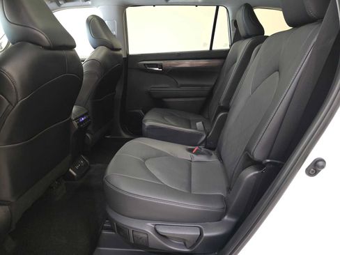 Certified 2025 Toyota Highlander Platinum AWD/4WD image 23