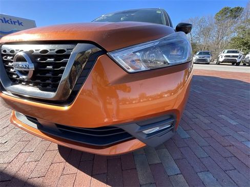 Used 2020 Nissan Kicks SR w/ SR Premium Package image 6