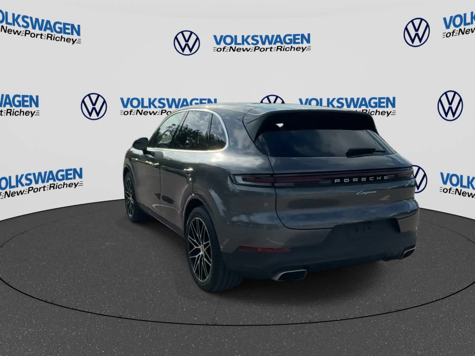 Used 2025 Porsche Cayenne AWD/4WD image 6