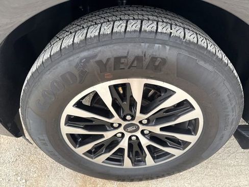 Used 2025 Ford Expedition Platinum AWD/4WD image 36