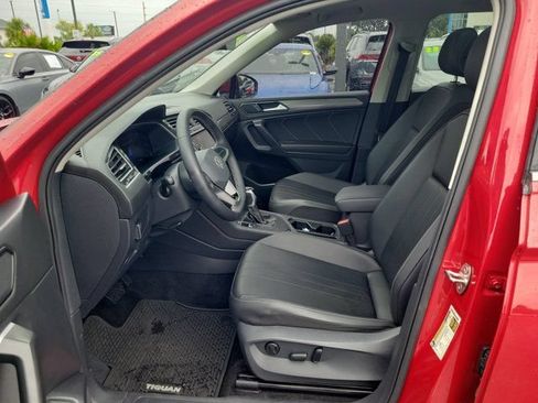 Certified 2024 Volkswagen Tiguan SE w/ Panoramic Sunroof Package FWD image 16