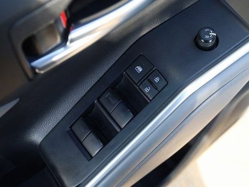 Used 2022 Toyota Highlander XLE image 12