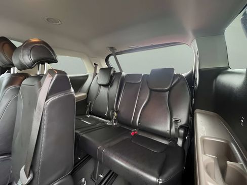 Used 2025 Kia Carnival FWD image 21