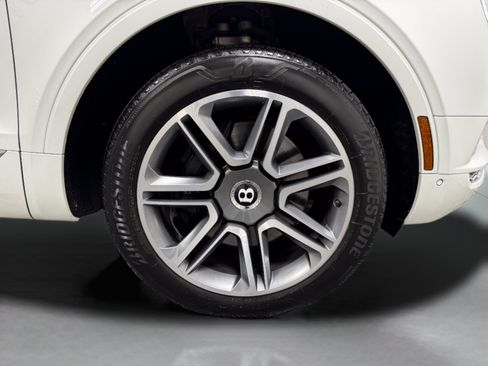 Used 2018 Bentley Bentayga AWD/4WD image 51