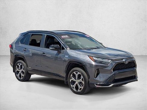 Used 2023 Toyota RAV4 XSE AWD/4WD image 3