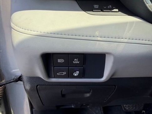 Used 2021 Toyota Highlander Limited AWD/4WD image 15