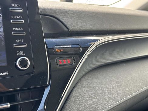 Used 2022 Toyota Camry SE w/ Carpet Mat Package (TMS) image 28