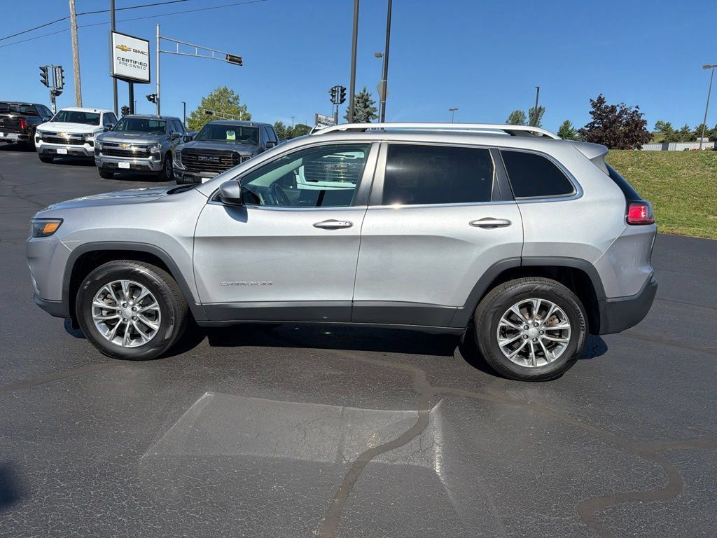 Used 2019 Jeep Cherokee Latitude Plus w/ Cold Weather Group AWD/4WD image 6