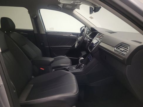 Used 2023 Volkswagen Tiguan SE FWD image 21