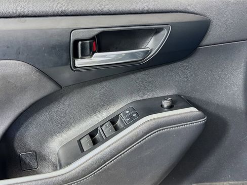 Used 2020 Toyota Highlander XLE AWD/4WD image 18