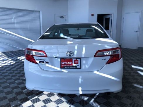 Used 2014 Toyota Camry LE image 14