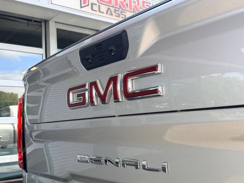 Used 2023 GMC Sierra 2500 Denali w/ Denali Ultimate Package AWD/4WD image 9