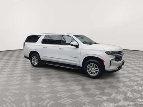 Used 2023 Chevrolet Suburban LT w/ Luxury Package image 44