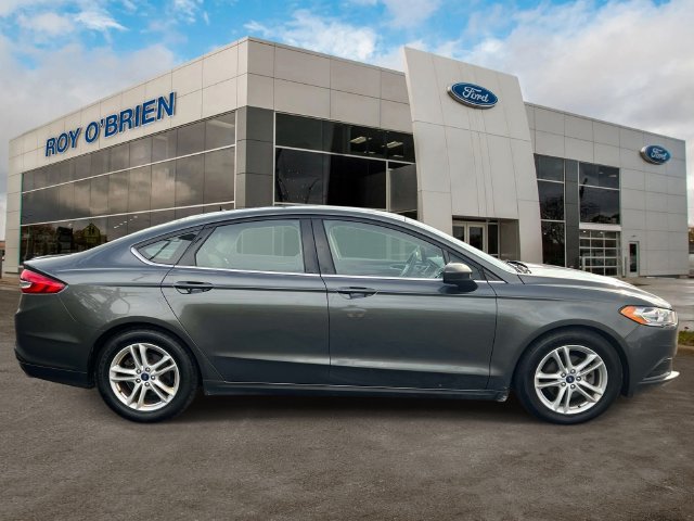 Used 2018 Ford Fusion SE w/ Fusion SE Technology Package FWD image 6