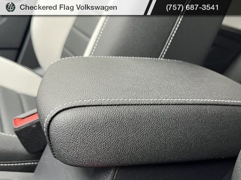 New 2025 Volkswagen Taos SEL image 43