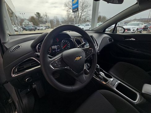 Used 2019 Chevrolet Cruze LT image 10