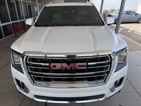 Used 2023 GMC Yukon SLT w/ SLT Luxury Package AWD/4WD image 2