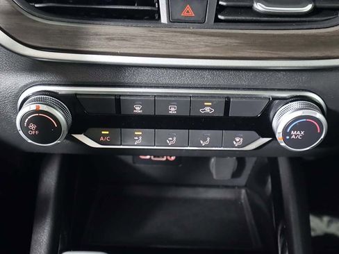 Used 2024 Nissan Altima 2.5 SV image 40