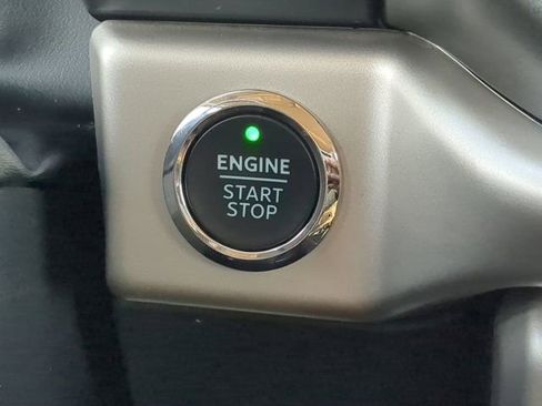 Used 2024 Ford Expedition XLT image 28