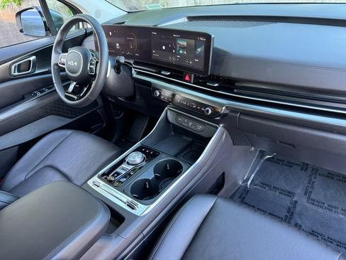 Used 2025 Kia Carnival SX w/ SX Dark Edition Package FWD image 20
