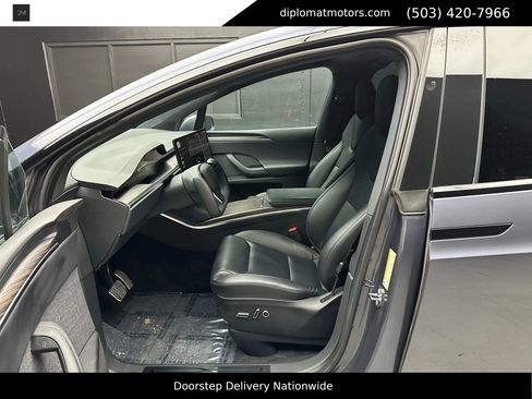 Used 2023 Tesla Model X image 18