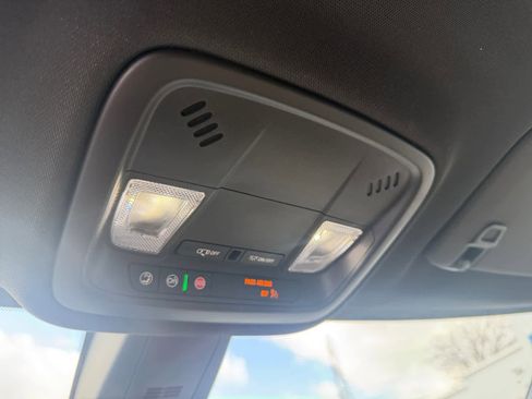 Used 2022 Chevrolet Traverse LS FWD image 25