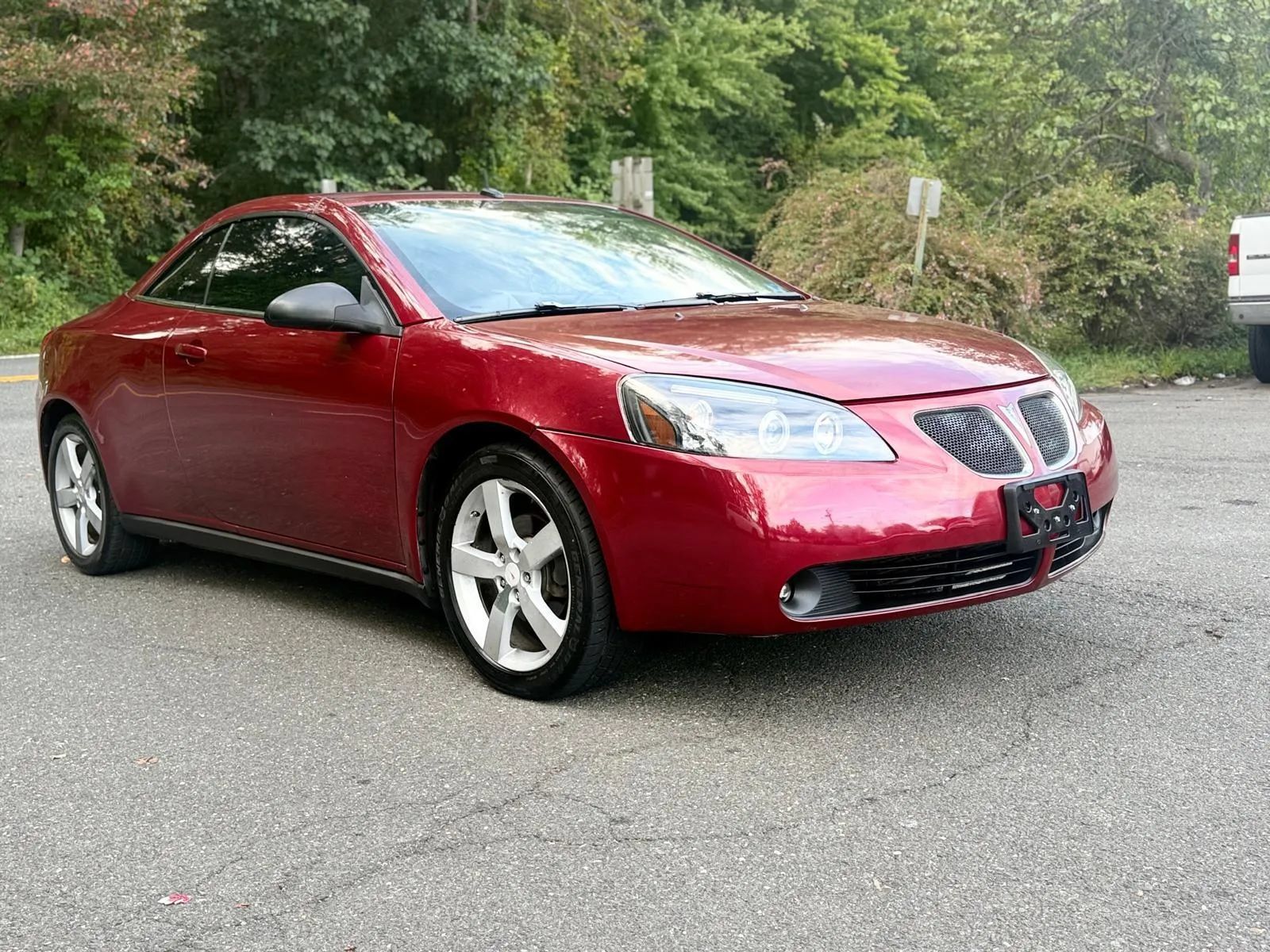 Used 2008 Pontiac G6 GT w/ Sport Package FWD image 2
