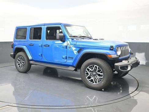 Used 2025 Jeep Wrangler Sahara AWD/4WD image 8
