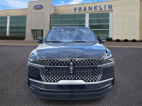 New 2025 Lincoln Navigator L Reserve image 2