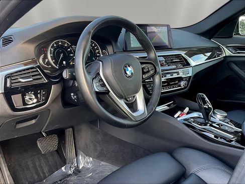 Used 2019 BMW 530e xDrive w/ Convenience Package AWD/4WD image 16