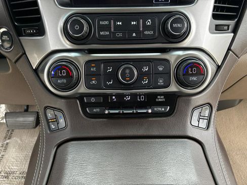 Used 2020 Chevrolet Suburban Premier image 25