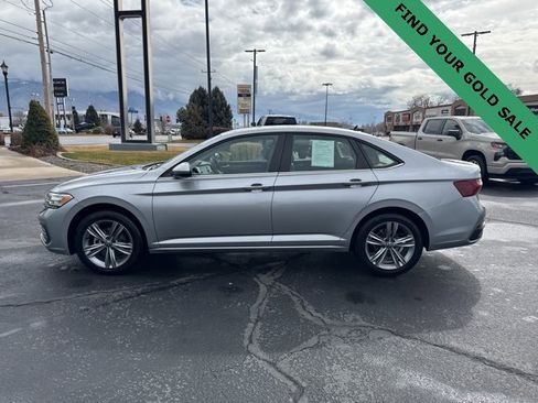 Used 2024 Volkswagen Jetta SE image 4