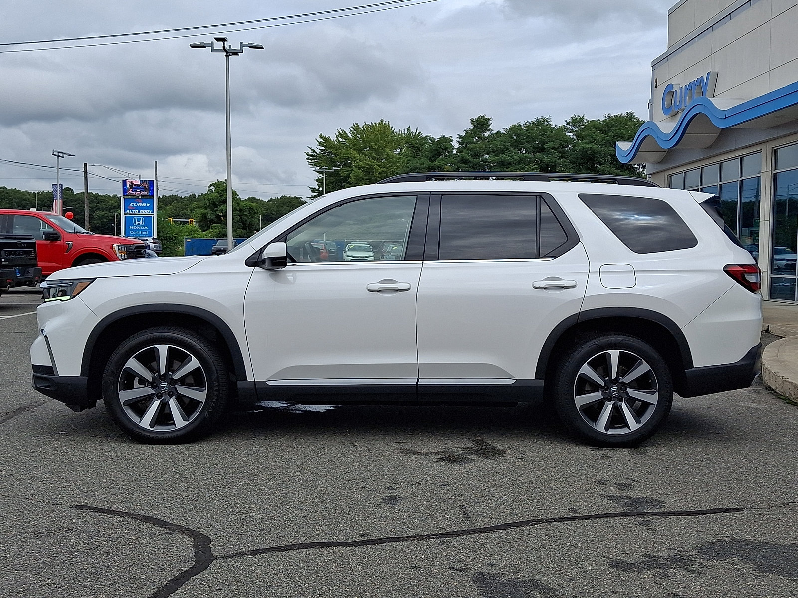 Used 2024 Honda Pilot Touring image 7